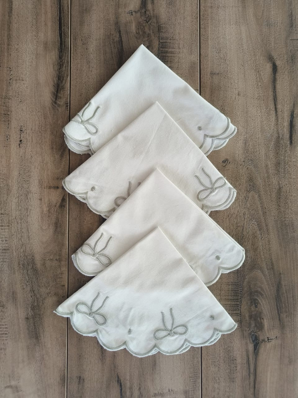 Scalloped Circular Napkins with Embroidery
