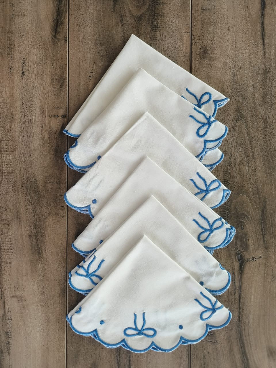 Scalloped Circular Napkins with Embroidery