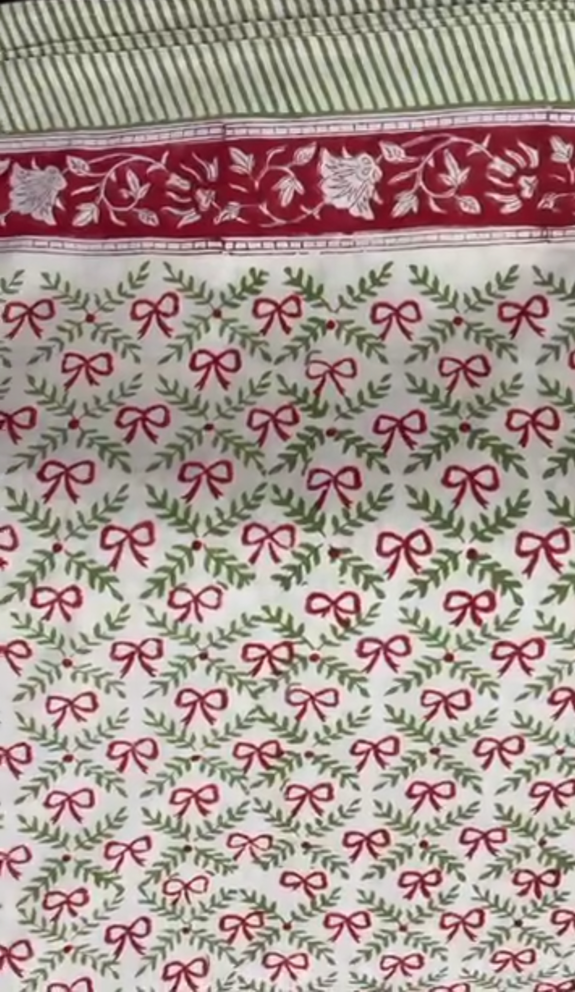 Christmas Bow Tablecloth - 8 Seater