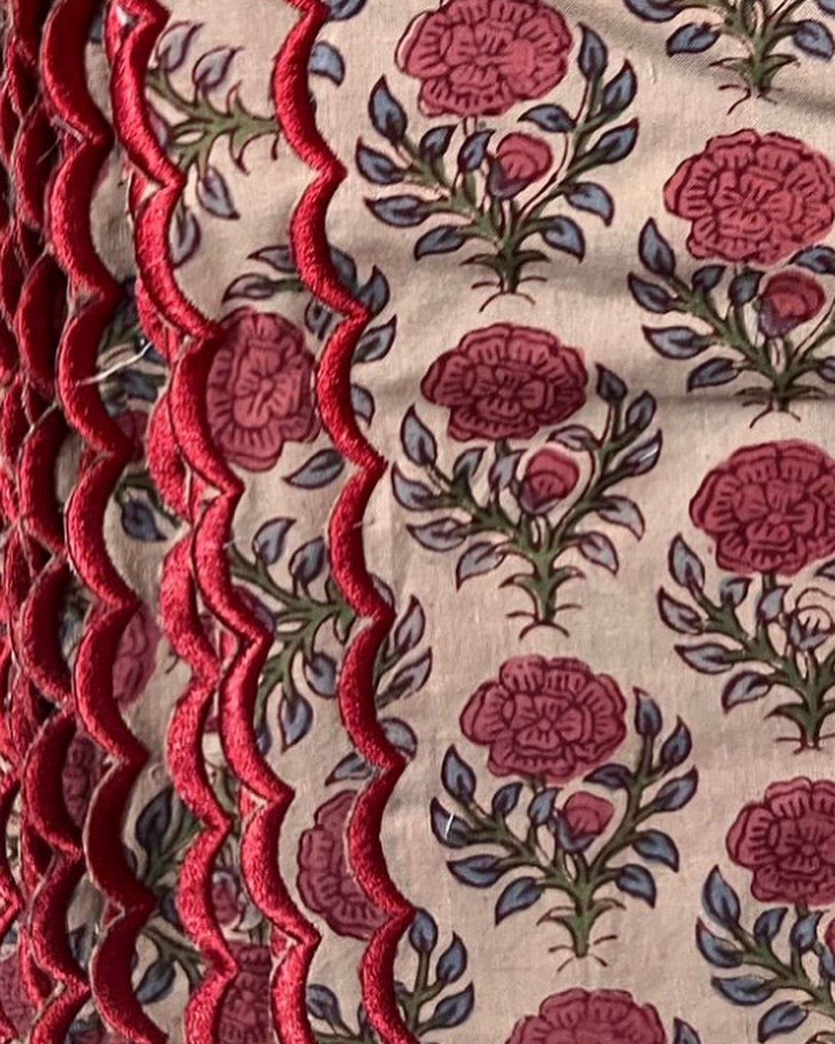 Red Roses Scalloped Napkins x 6