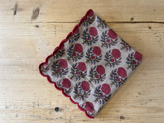Red Roses Scalloped Napkins x 6