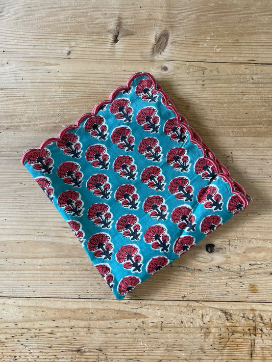 Blue and red scalloped napkins x 6