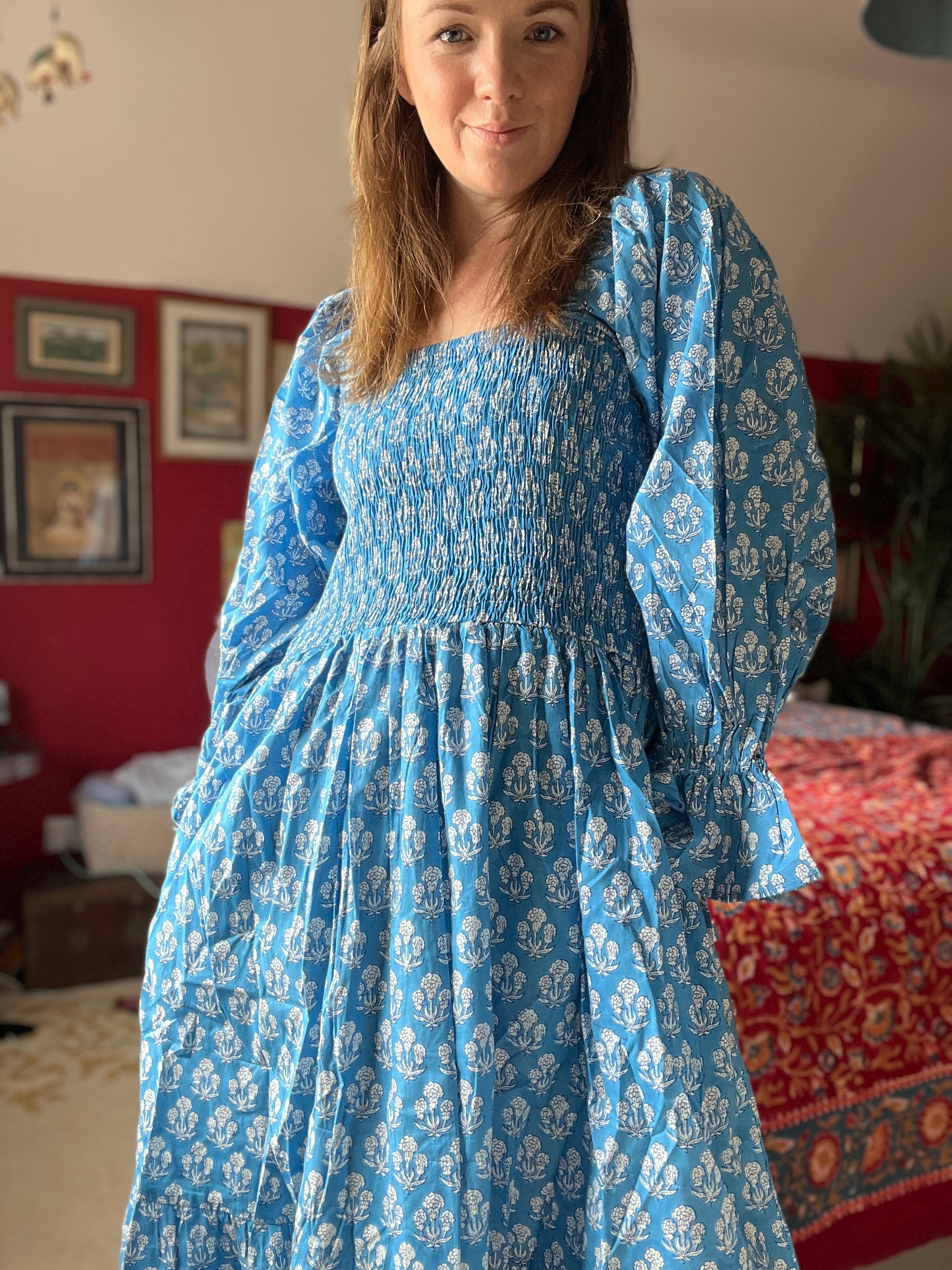 The “Atlas” Horse dress in French Blue and linen white – Colours of Clementine